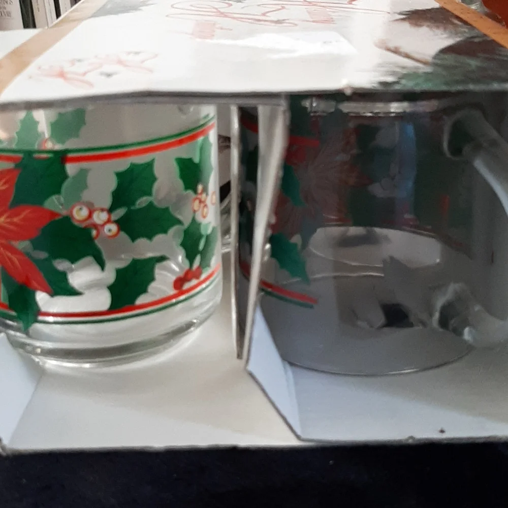 Vintage holiday mug set never opened - Picture 3 of 4